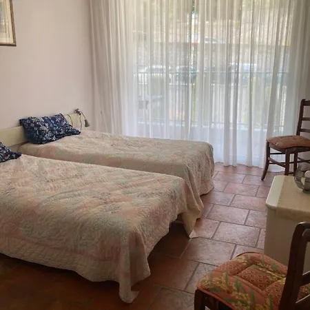 Front De * Μεντόν