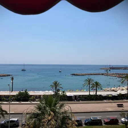 Front De Διαμέρισμα