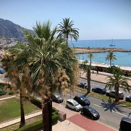 Apartment Front De *